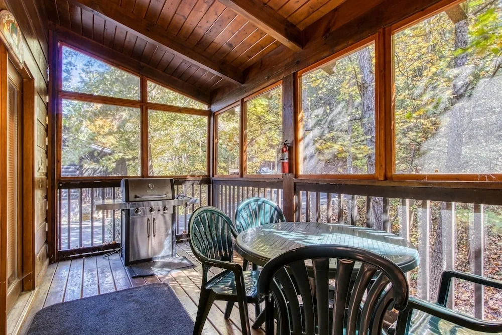 Er 256 - Smoky Mountain Top Great Location - Close To Town! 3 Bedroom Cabin by RedAwning
