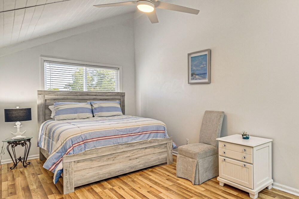 Myrtle Beach Condo: Balconies, Walk to Beach!