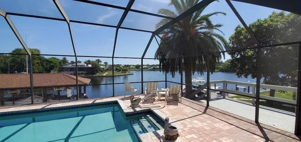 Dancin Dolphin 3 Bedroom Home by Redawning
