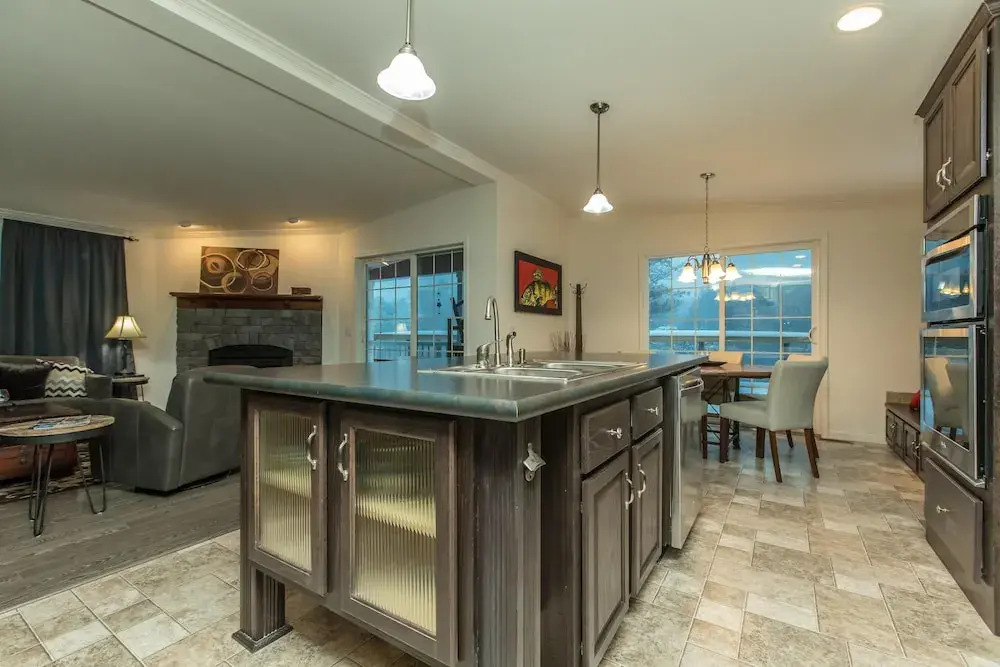 River Rock Walking Distance to Port Carling - Newer 3 bed 2 Bath