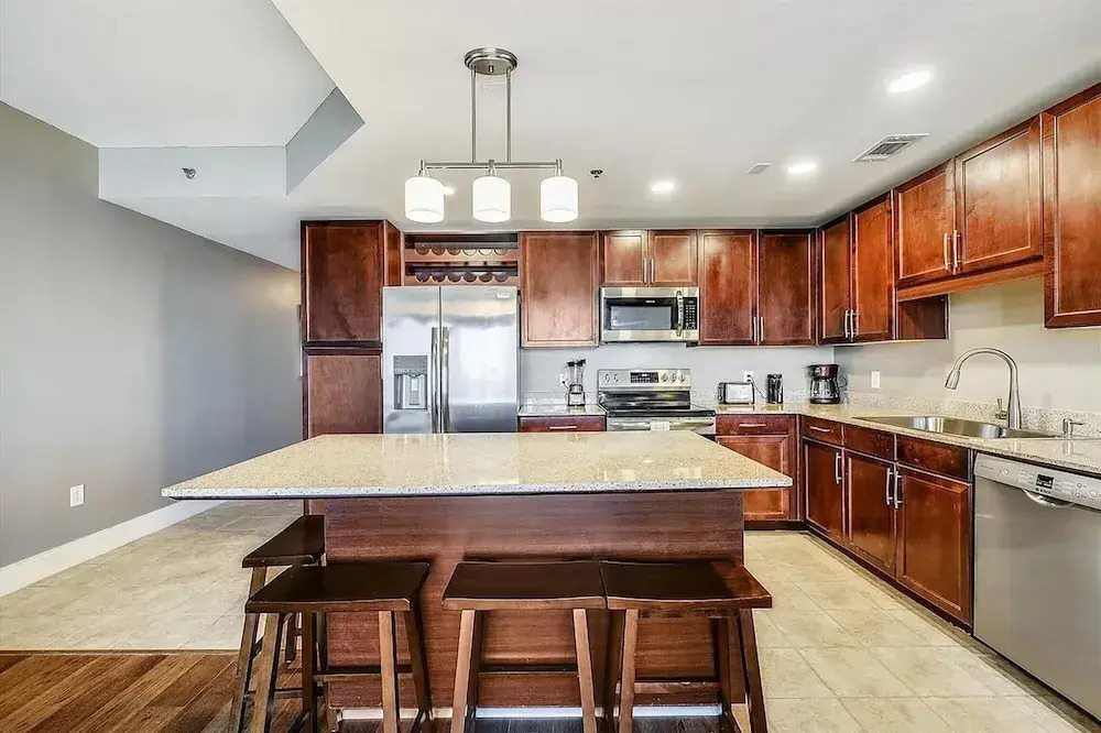 Laketown Wharf 903