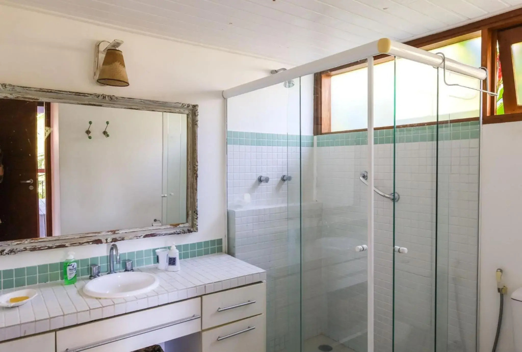 Casa em condomínio na Ilhabela a poucos metros da praia do Siriúba da Vila