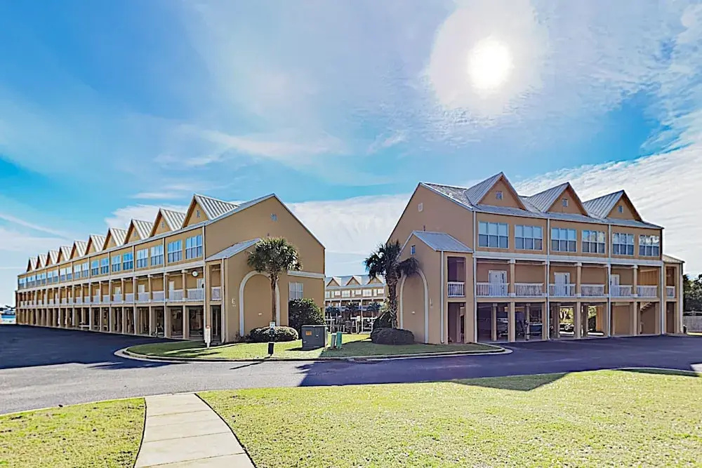 Walker Key Getaway W/ Pools, Marina & Boat Slip 3 Bedroom Condo