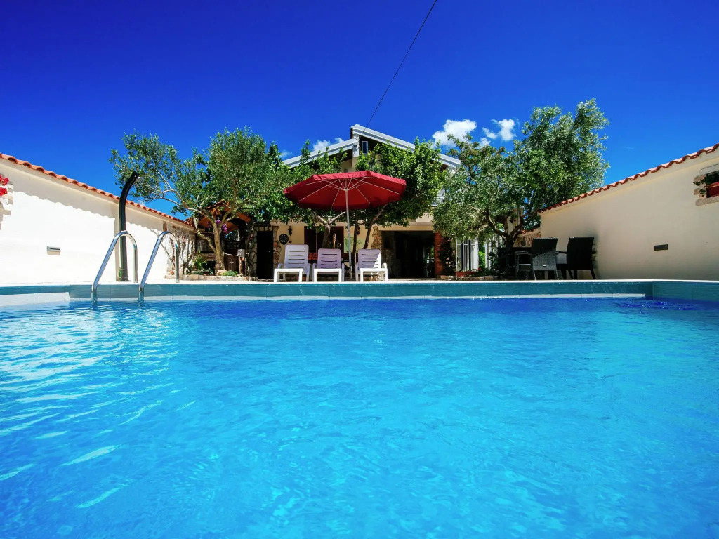 Cozy Holiday Home in Zadar with Swimming Pool