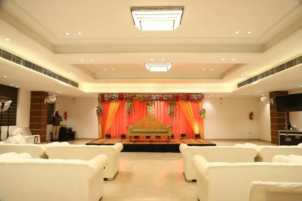 OYO 47017 Hotel Hallmark