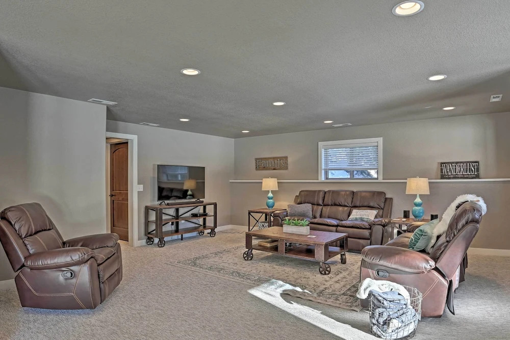 Lead Family Home w/ Hot Tub, 2 Mi to Deer Mountain