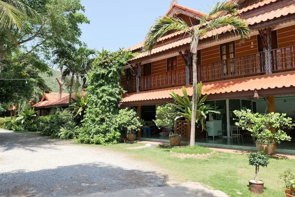 Lannathong Resort