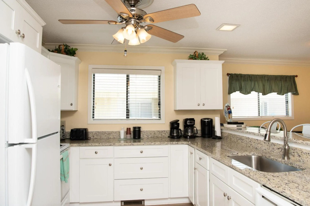 Southern Shores Oak Island Oceanfront with Pool Villa