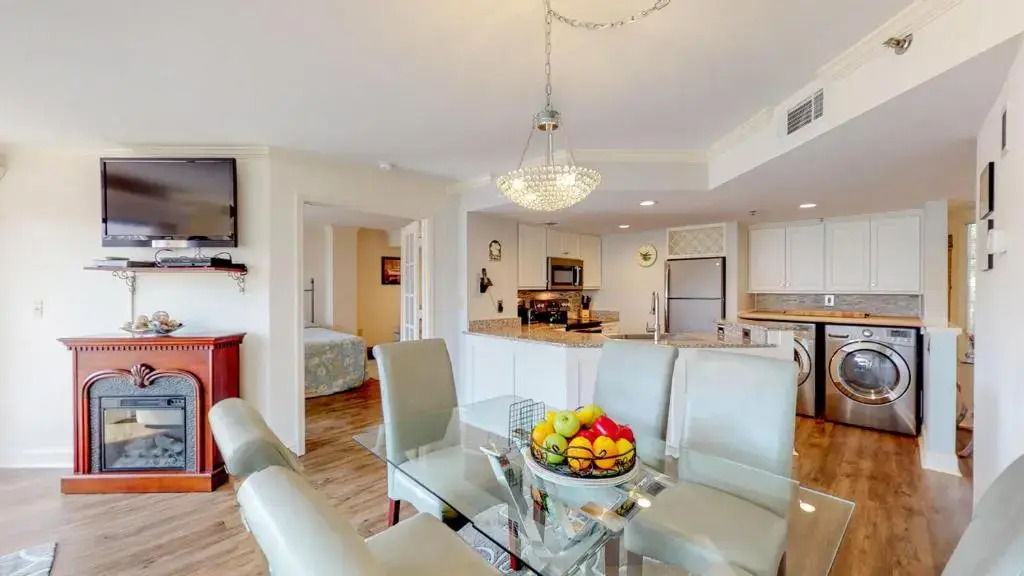2215 Villamare