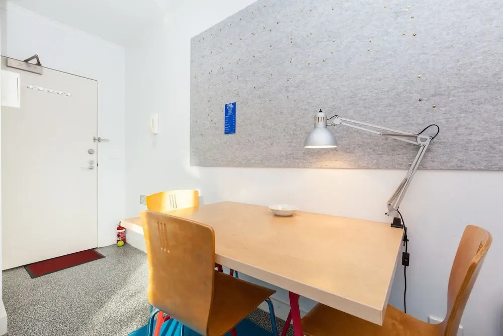 HENRIETTA, Carlton Studio Apartment