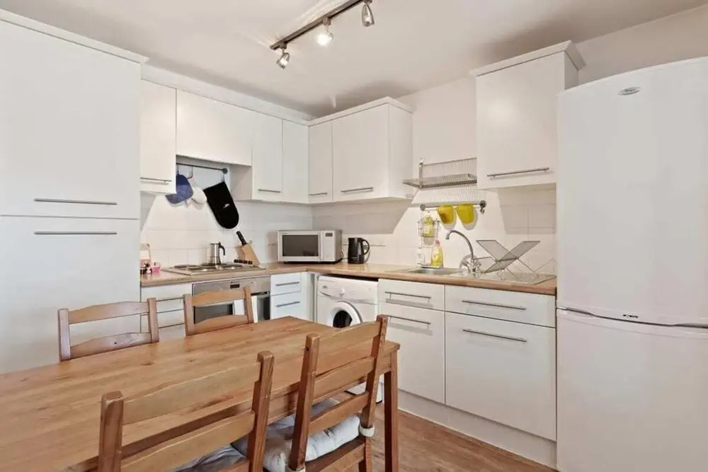Spacious 2bdr Apt for 4p, Near Trendy Hackney