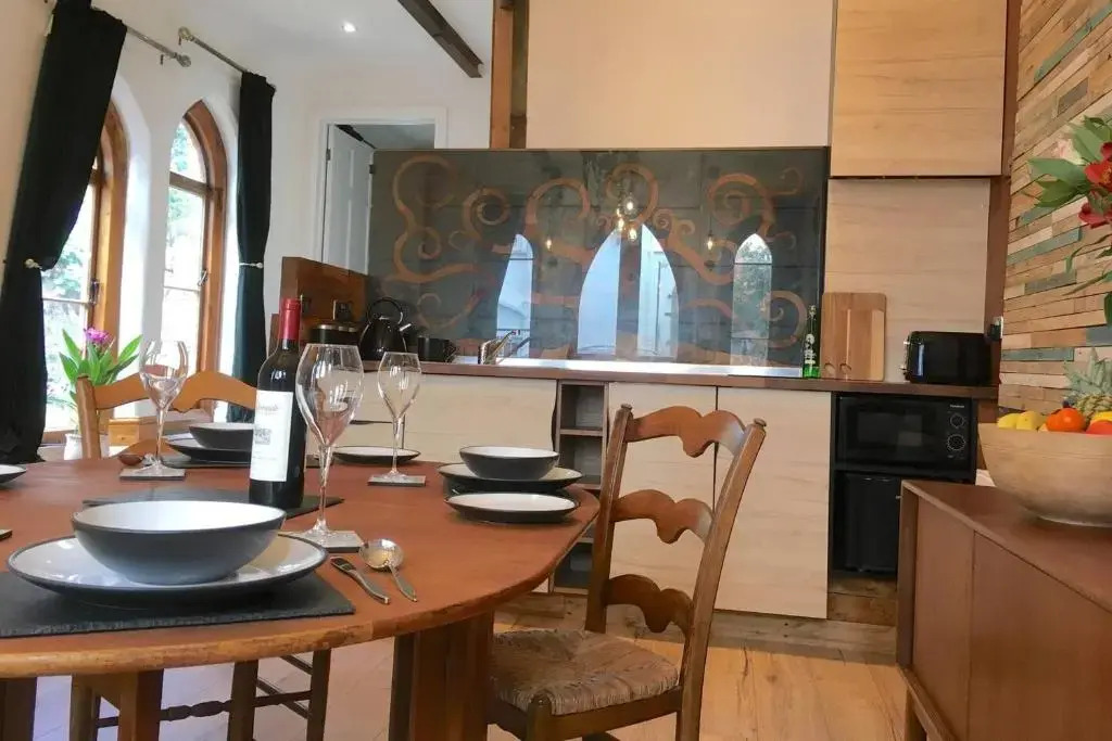 The Hideaway - a charming, unique retreat in Long Ashton, Bristol