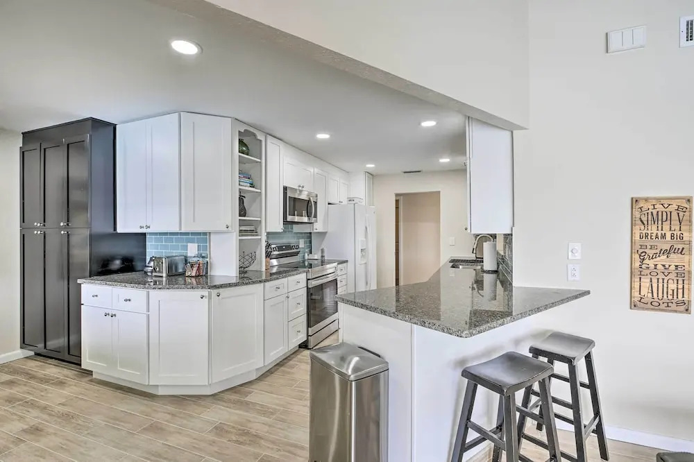 Canal-front Cape Coral Family Home: Pets Welcome