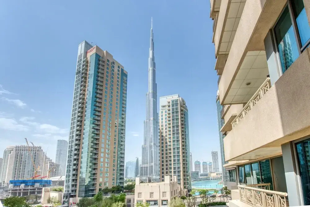 Maison Privee - Radiant Urban Retreat with Iconic Burj Khalifa Vws