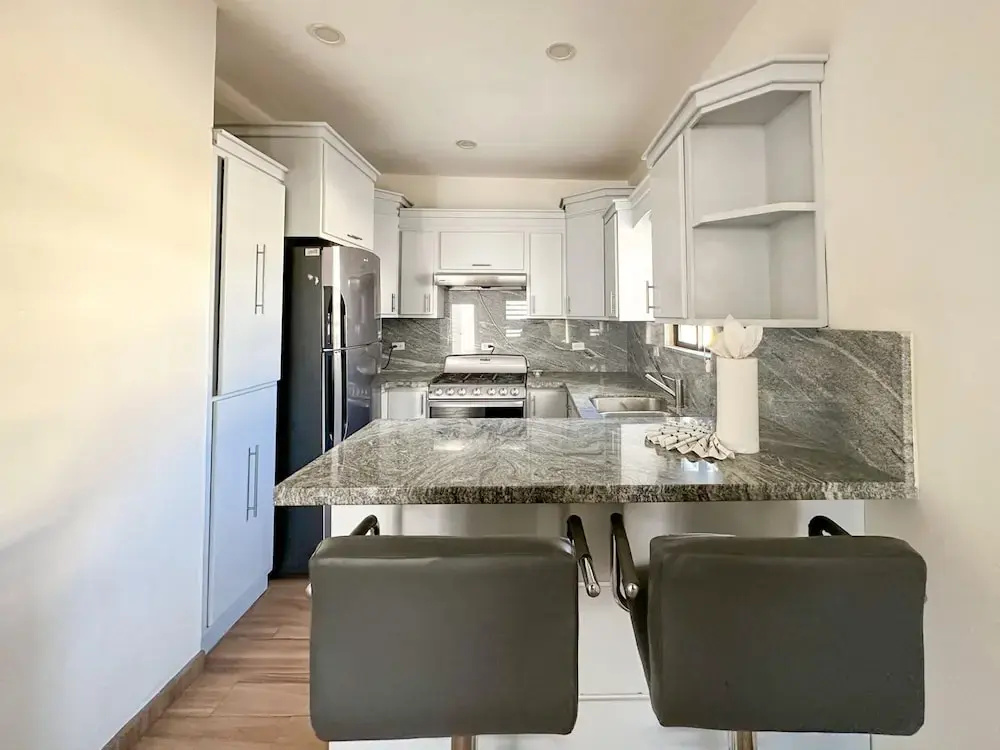 Sleek Downtown Escape With Private Parking