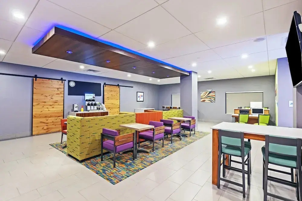 Holiday Inn Express & Suites Perryton
