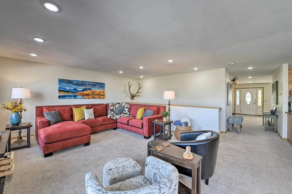 Outdoor Enthusiasts' Retreat w/ Hot Tub, Deck