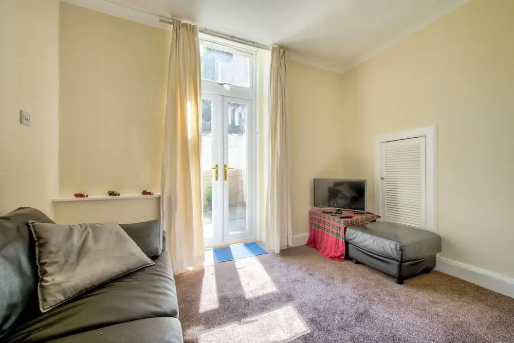Central Apartment With Private Courtyard Space