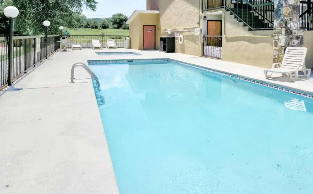 Econo Lodge Sevierville-Pigeon Forge on the River