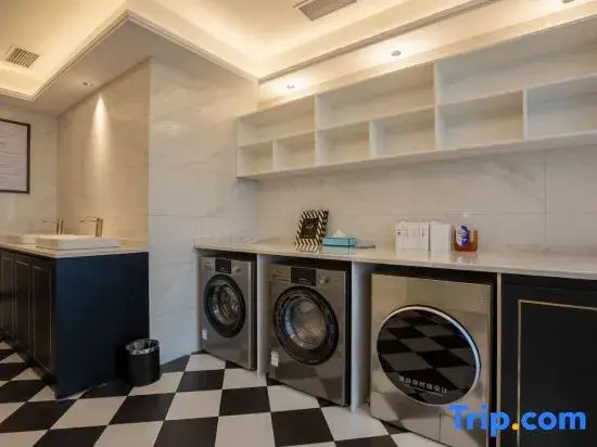 XANA DELUXE HOTEL(Qingyuan High-speed Railway Station South Bank Park Store)