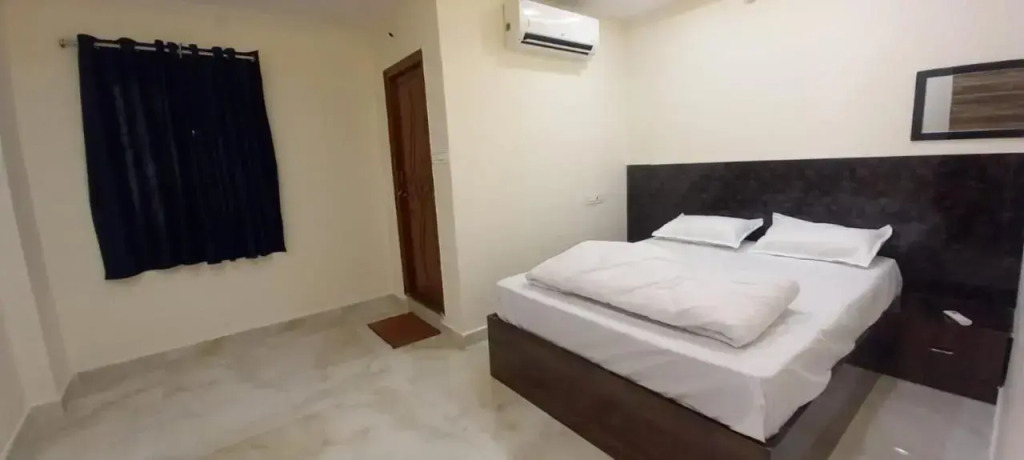 iROOMZ Hotel Apoorva