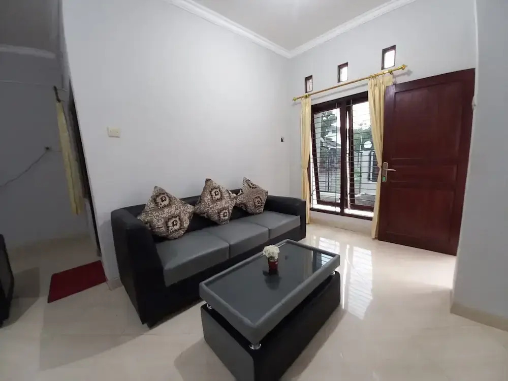 Homestay Syariah Dekat Monjali dan JCM by Simply Homy