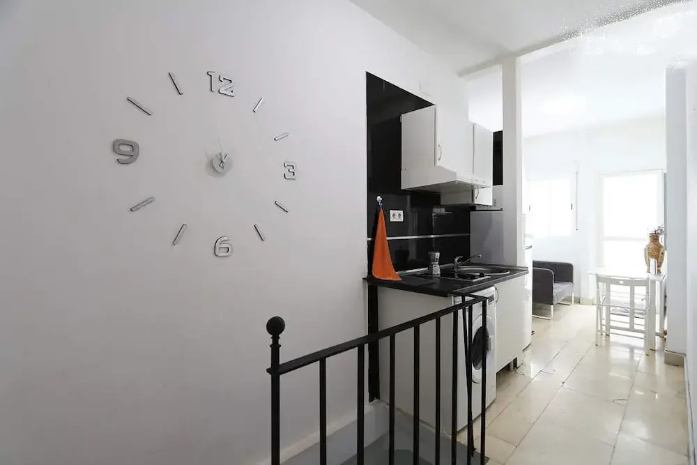 Estudio/Duplex en bajos y pequeño patio int en Puerta del Angel AZBC2