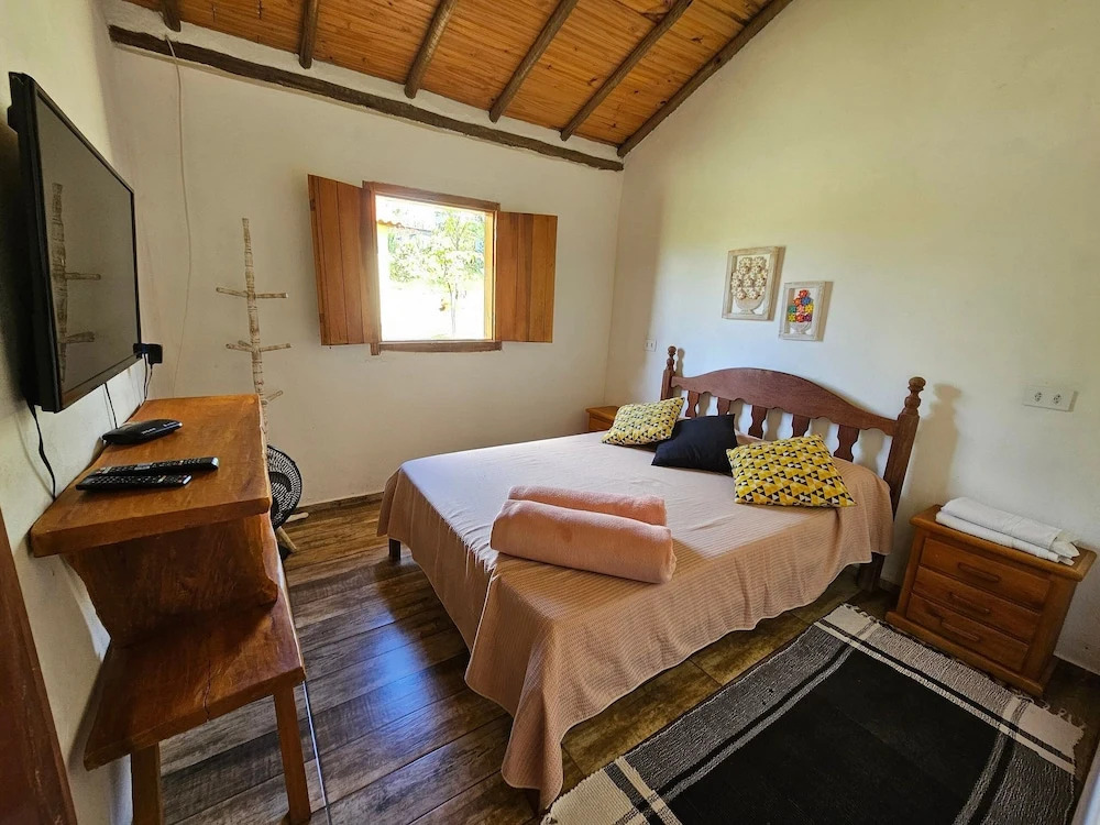 Chalés Vila Carrancas - Ao lado do centro com piscina, cozinha completa e muita tranquilidade