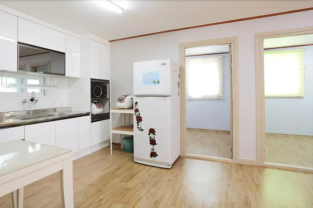 Anmyeondo Beach White House Pension