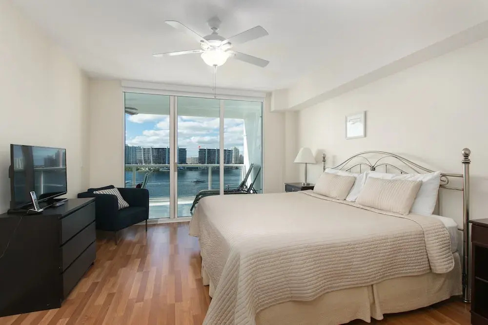 Le Marina Bay 1009 by Go Florida Condo, Sunny Isles