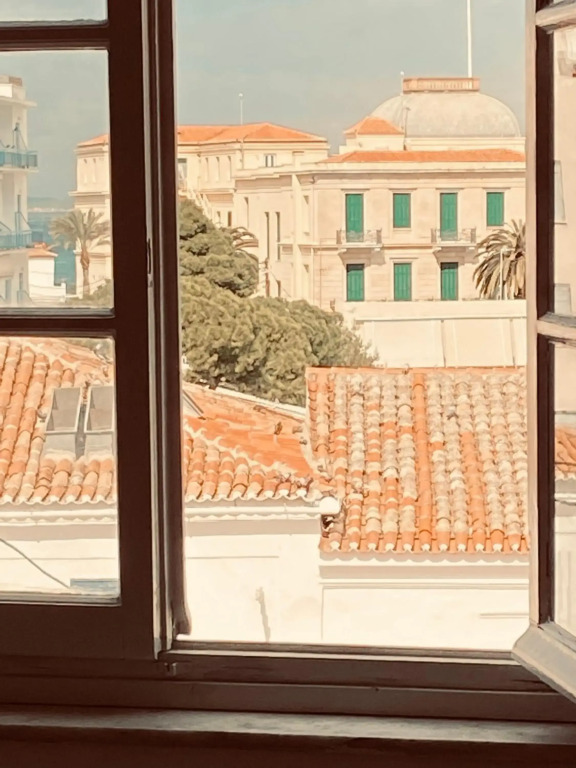 A Hotel Faros