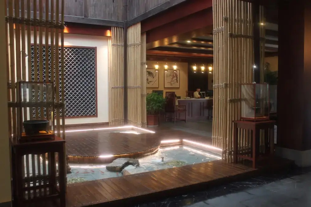 Courtyard-Lestay