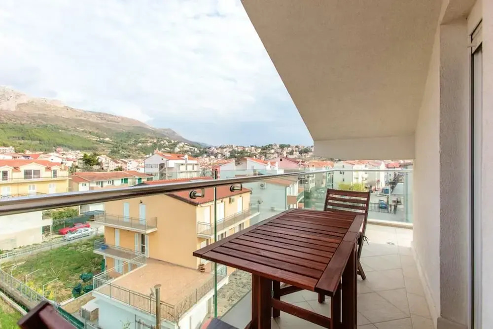 Studio in Podstrana, With Wonderful Mountain View, Enclosed Garden and