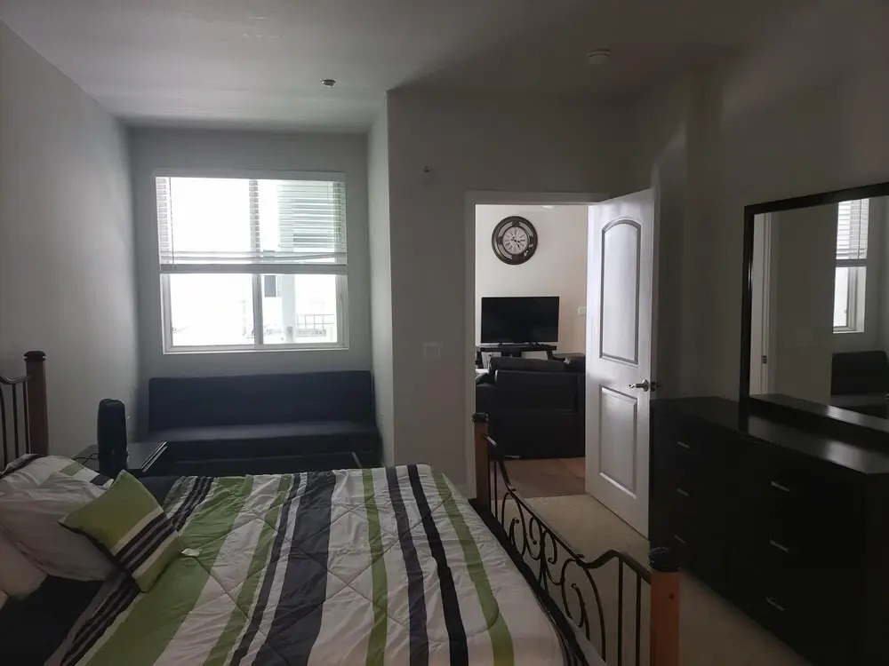 Yes it s Right 2 Suites and 3 Baths in the Heart of San Diego FB2