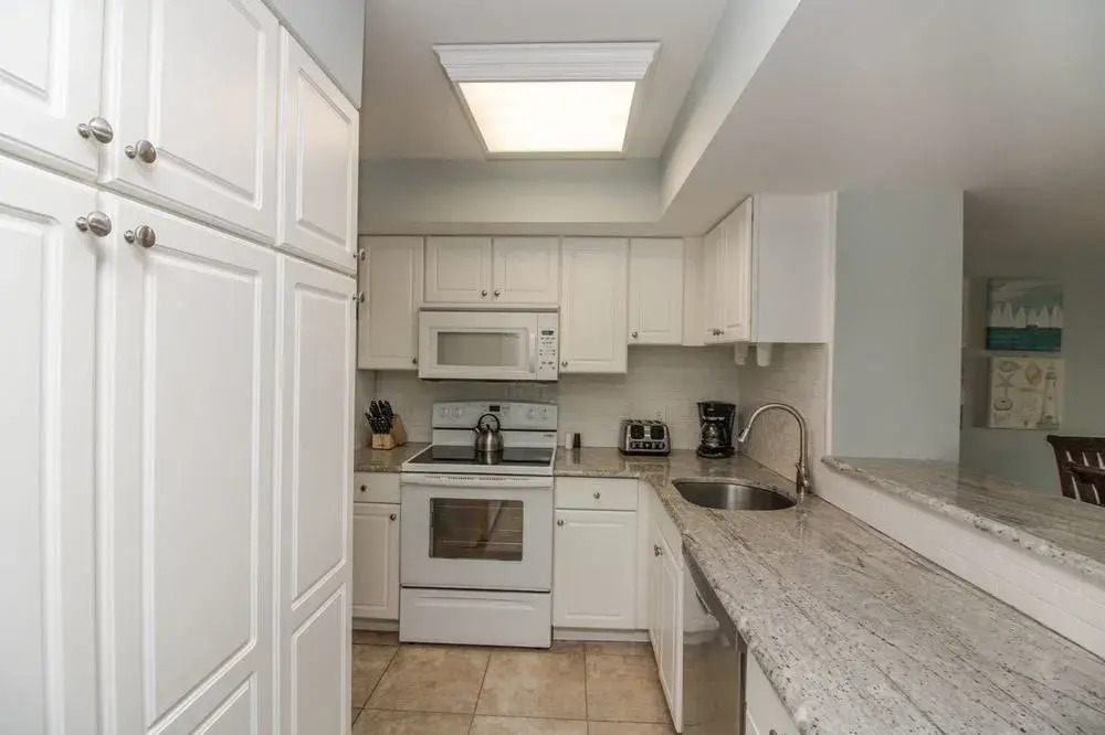 113 Ocean One Renovated Ground Floor 3 Br condo by RedAwning