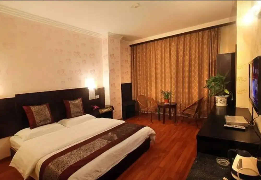 Yueguang Holiday Hotel
