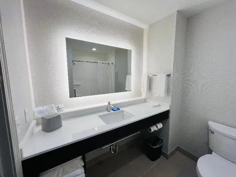 Holiday Inn Express & Suites Salinas
