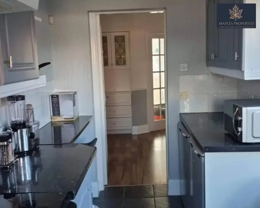 3 Bedroom House, with Free WiFi - Maples Properties Short Lets & Serviced Accommodation Hull