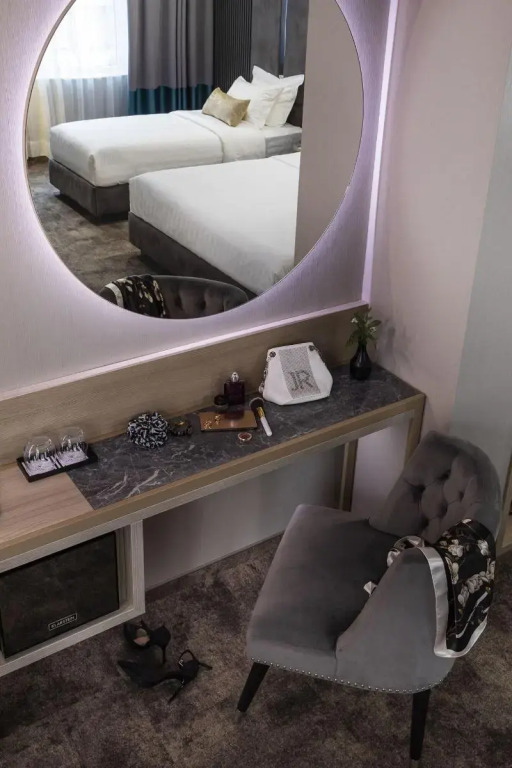 ESTE PARK HOTEL -- part of Urban Chic Luxury Design Hotels - Parking & Compliments - next to Shopping & Dining Mall Plovdiv