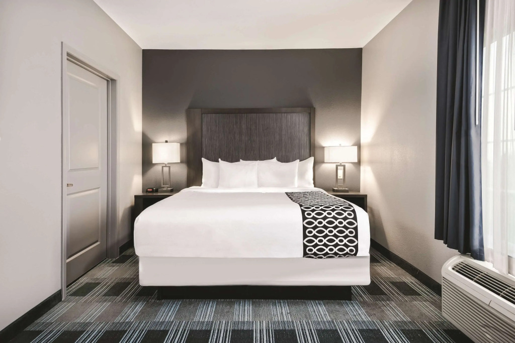 La Quinta by Wyndham Victoria - South