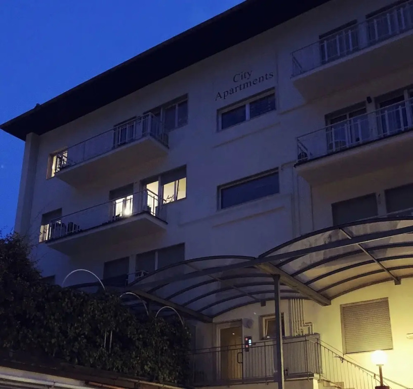 City Apartments Portico