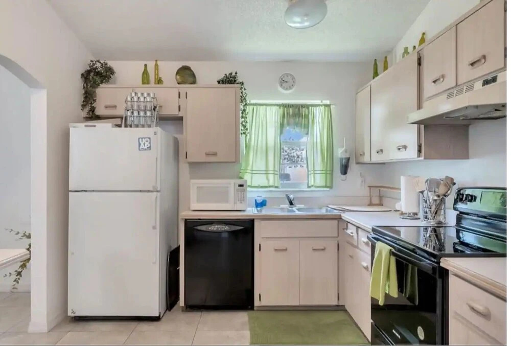 Sunset Oasis Retreat - Pool, Patio, And More! 2 Bedroom Home by RedAwning