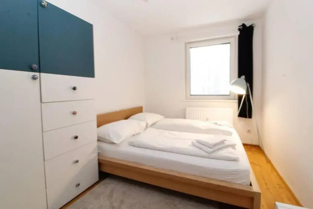 MODERN spacious, 2 BEDROOM, FREE PARKING