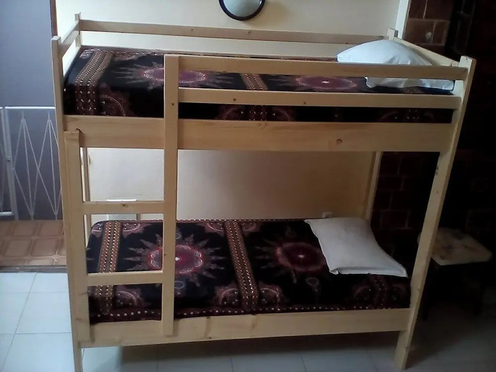 Room in Guest Room - Beautiful 1 Bed in Mixed Dormitory Room 1 - Ah Maio