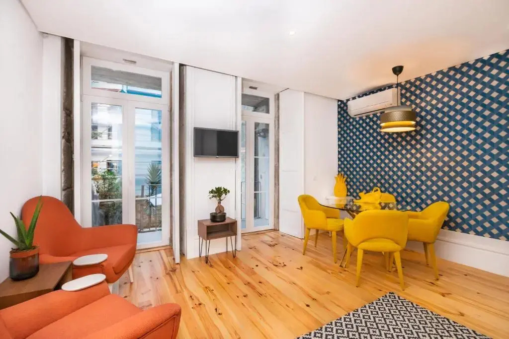 Low Cost Parking - Private Garden - Almada 392