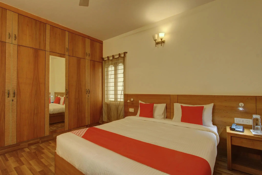 OYO 24935 Aiwan E Ashraf Suites