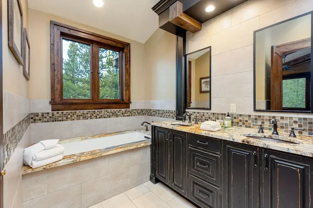The Timber Lodge 957 7 Bedroom Home by RedAwning