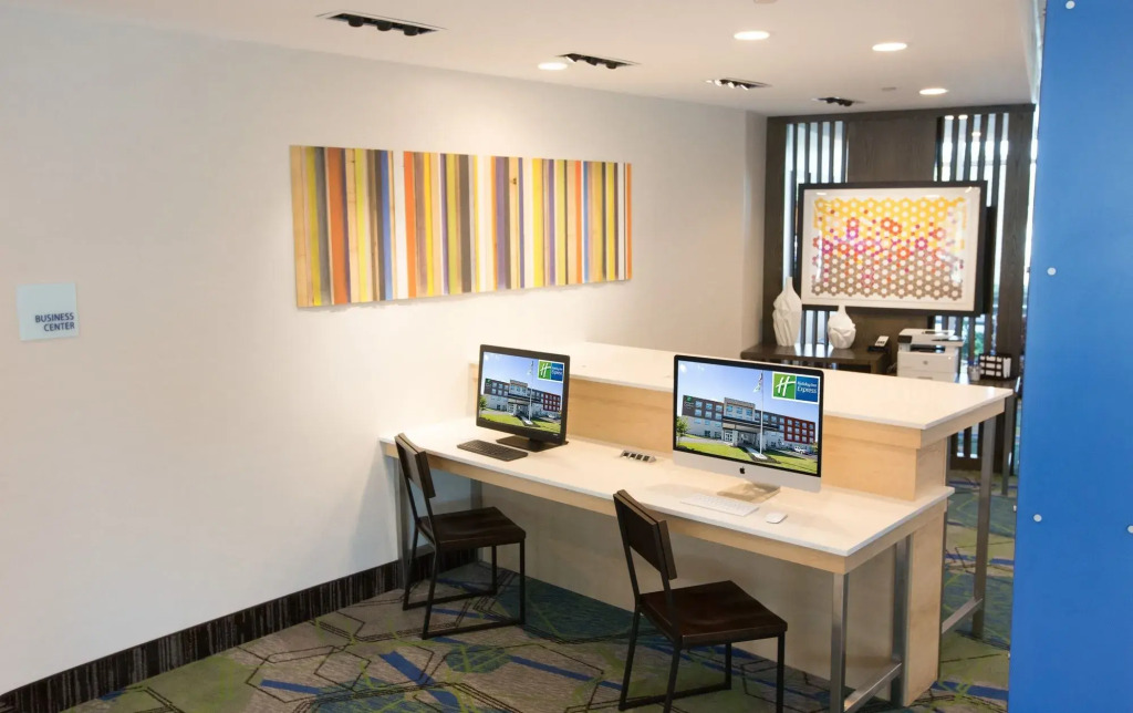 Holiday Inn Express & Suites Greenwood Mall by IHG