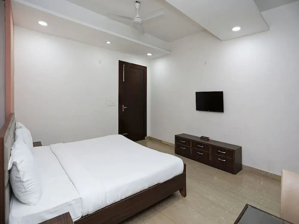 The Signature Hotel By OYO Rooms