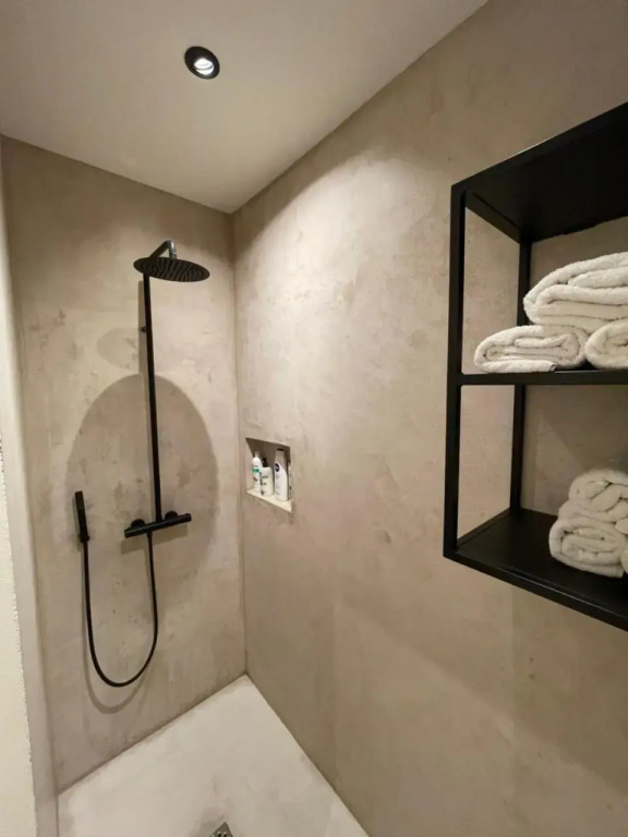 3 Room Luxury Design Apartment